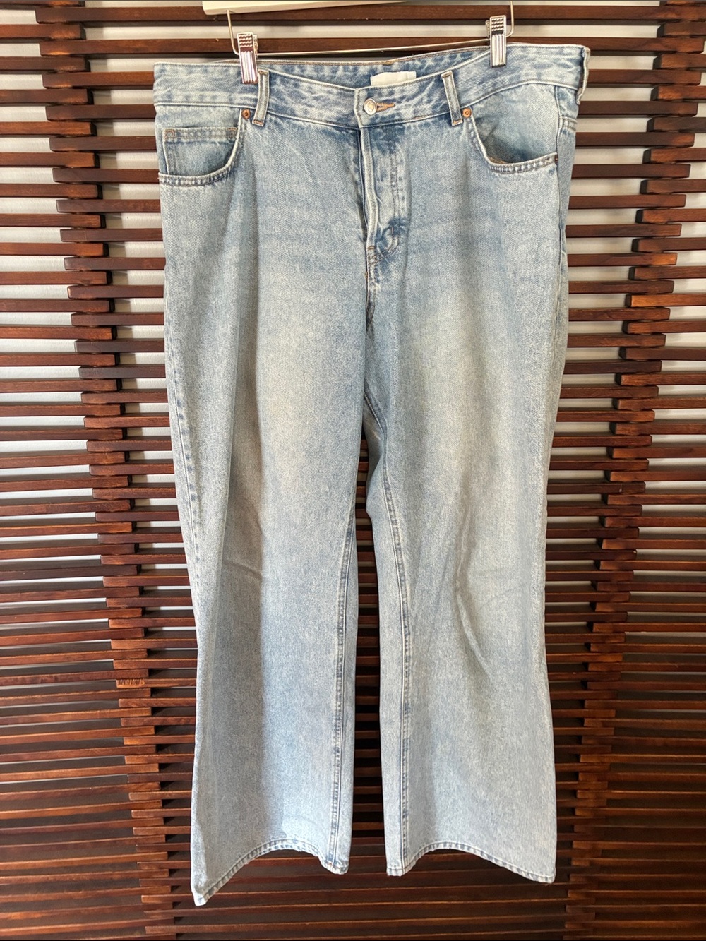 🎉NEW LISTING!🎉H&M Light Wash Women’s Jeans